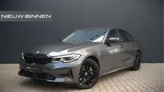 Gebruikt 2019 BMW 330 Sport Line Sedan | € 29.740 (Eerlijke prijs)