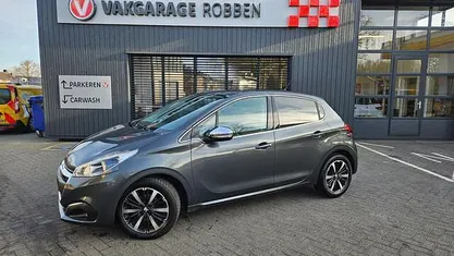 Occasion 2017 Peugeot 208 Allure Hatchback | € 9.900 (Eerlijke prijs)