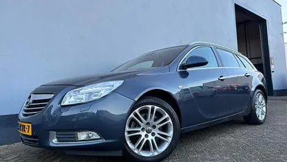 Blauw Occasion 2010 Opel Insignia Cosmo Stationwagen | € 5.950 (Eerlijke prijs)