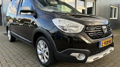Zwart Gebruikt 2017 Dacia Dokker MPV | € 7.999 (Eerlijke prijs)