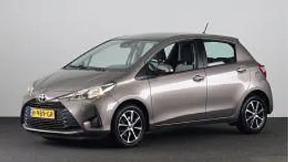 Grijs metallic Gebruikt 2020 Toyota Yaris Connect Style Hatchback | € 13.200 (Eerlijke prijs)
