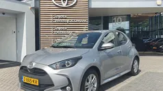 Gebruikt 2024 Toyota Yaris Hybrid Active Hatchback | € 22.900 (Eerlijke prijs)