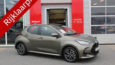 Groen Gebruikt 2021 Toyota Yaris Hybrid Limited Hatchback | € 22.900 (Eerlijke prijs)