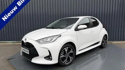 Wit Occasion 2024 Toyota Yaris Hybrid Edition Hatchback | € 22.950 (Eerlijke prijs)