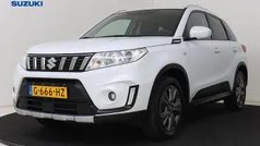Wit metallic Gebruikt 2019 Suzuki Vitara SUV | € 17.945 (Eerlijke prijs)