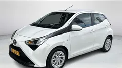Wit Gebruikt 2019 Toyota Aygo X-play Hatchback | € 10.900 (Eerlijke prijs)