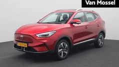 Rood Gebruikt 2023 MG ZS Luxury Sedan | € 19.888 (Goede deal)