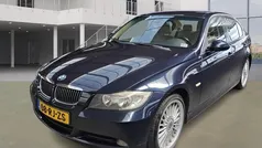 Blauw, metallic lak Gebruikt 2005 BMW 320 Executive Sedan | € 2.699 (Super prijs)