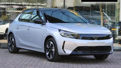 Grijs, metallic lak Nieuw 2025 Opel Corsa-e Hatchback | € 28.094 (Eerlijke prijs)