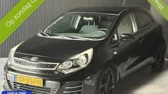 Zwart Gebruikt 2015 Kia Rio Hatchback | € 6.499 (Eerlijke prijs)