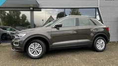 Bruin Gebruikt 2020 VW T-Roc Business SUV | € 21.997 (Eerlijke prijs)