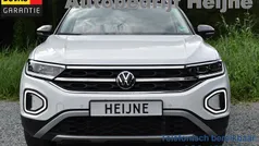 Wit Gebruikt 2024 VW T-Roc Style SUV | € 34.745 (Eerlijke prijs)