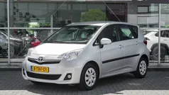 Grijs Gebruikt 2014 Toyota Verso-S MPV | € 12.950 (Eerlijke prijs)
