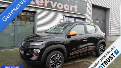 Zwart Gebruikt 2022 Dacia Spring Comfort Plus Hatchback | € 9.450 (Eerlijke prijs)