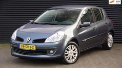 Gebruikt 2006 Renault Clio II Dynamique Hatchback | € 3.445 (Eerlijke prijs)