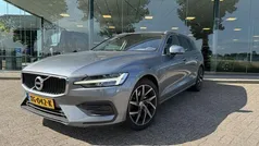 Grijs Gebruikt 2019 Volvo V60 Momentum Stationwagen | € 21.950 (Eerlijke prijs)