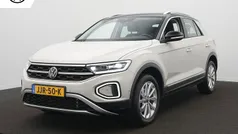 Grijs Gebruikt 2023 VW T-Roc Style SUV | € 30.900 (Eerlijke prijs)