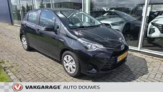 Zwart Gebruikt 2020 Toyota Yaris Active Hatchback | € 14.950 (Eerlijke prijs)