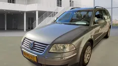 Grijs Gebruikt 2004 VW Passat Stationwagen | € 1.295 (Eerlijke prijs)