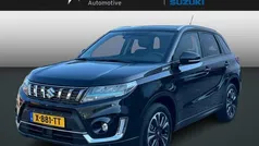 Zwart Gebruikt 2024 Suzuki Vitara Style SUV | € 29.425 (Eerlijke prijs)