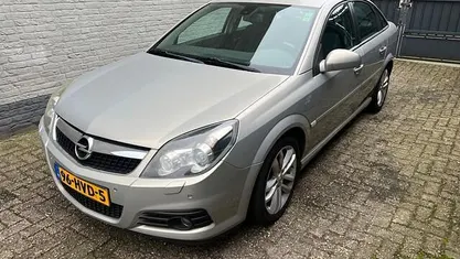 Occasion 2010 Opel Vectra GTS Executive Hatchback | € 750 (Super prijs)