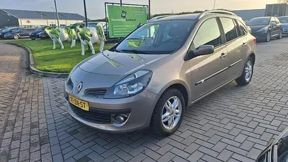Beige Occasion 2008 Renault Clio GrandTour Dynamique Stationwagen | € 1.899 (Eerlijke prijs)