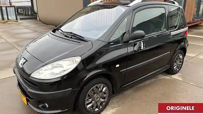 Occasion Peugeot 1007 74 PK (54 kW) 2006 Zwart MPV