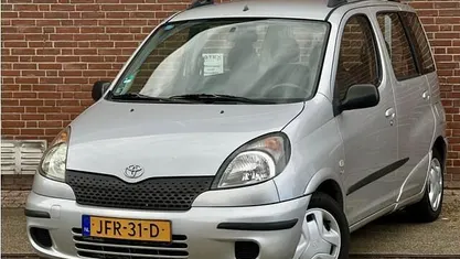 Grijs Gebruikt 2001 Toyota Yaris Verso Sol MPV | € 3.450 (Eerlijke prijs)
