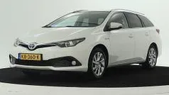 Wit parelmoer Gebruikt 2016 Toyota Auris Trend Hatchback | € 15.750 (Eerlijke prijs)