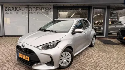 Occasion Toyota Yaris Hybrid Active 92 PK (67 kW) 2023 Grijs (metallic) Hatchback