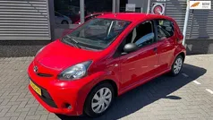 Rood Gebruikt 2013 Toyota Aygo Hatchback | € 3.950 (Eerlijke prijs)