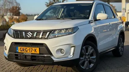 Wit Gebruikt 2023 Suzuki Vitara Hatchback | € 21.900 (Eerlijke prijs)