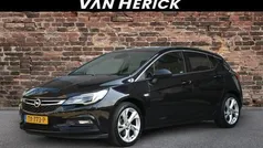Zwart, metallic lak Gebruikt 2017 Opel Astra Innovation Hatchback | € 10.945 (Goede deal)