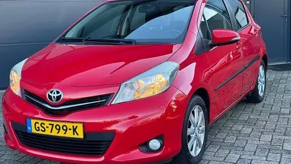 Rood Gebruikt 2012 Toyota Yaris Hatchback | € 8.450 (Eerlijke prijs)