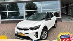 Clear white/black s Gebruikt 2023 Kia Stonic SUV | € 22.400 (Eerlijke prijs)