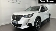 Wit, metallic lak Gebruikt 2022 Peugeot 2008 Allure SUV | € 20.940 (Eerlijke prijs)