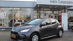 Grijs Gebruikt 2023 Toyota Yaris Hybrid Business Edition Hatchback | € 21.400 (Goede deal)