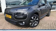Grijs, metallic lak Gebruikt 2018 Citroën C4 Cactus Hatchback | € 10.950 (Eerlijke prijs)