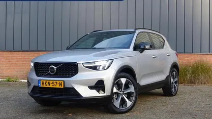 Grijs Gebruikt 2025 Volvo XC40 Plus SUV | € 41.950 (Eerlijke prijs)
