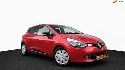 Occasion Renault Clio GrandTour Expression 90 PK (66 kW) 2015 Rood Stationwagen