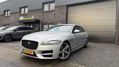Grijs Gebruikt 2017 Jaguar XF Portfolio Sedan | € 12.950 (Eerlijke prijs)