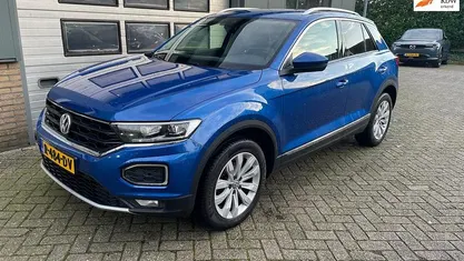 Blauw (metallic) Gebruikt 2019 VW T-Roc Business SUV | € 22.500 (Eerlijke prijs)