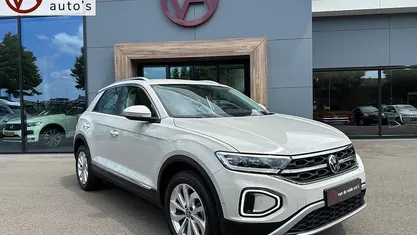 Gebruikt 2024 VW T-Roc Style SUV | € 33.445 (Eerlijke prijs)