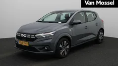 Grijs Gebruikt 2024 Dacia Sandero Expression Hatchback | € 18.940 (Eerlijke prijs)