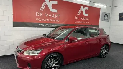 Rood Occasion 2012 Lexus CT200h Hatchback | € 8.999 (Eerlijke prijs)