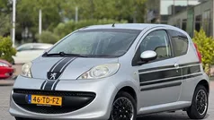 Grijs, metallic lak Gebruikt 2006 Peugeot 107 Hatchback | € 2.499 (Eerlijke prijs)