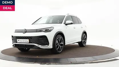 Wit, metallic lak Occasion 2024 VW Tiguan Business SUV | € 43.740 (Eerlijke prijs)