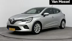 Grijs Gebruikt 2022 Renault Clio V Intens Hatchback | € 17.435 (Eerlijke prijs)