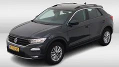 Grijs Gebruikt 2021 VW T-Roc Style SUV | € 20.950 (Eerlijke prijs)