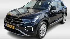 Zwart Gebruikt 2023 VW T-Roc Style SUV | € 27.450 (Eerlijke prijs)